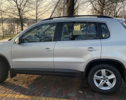 Серый Фольксваген Тигуан, объемом двигателя 2 л и пробегом 183 тыс. км за 10700 $, фото 3 на Automoto.ua