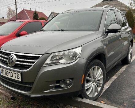 Серый Фольксваген Тигуан, объемом двигателя 2 л и пробегом 194 тыс. км за 10800 $, фото 2 на Automoto.ua