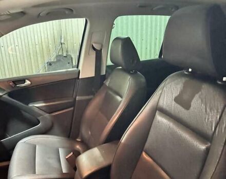 Серый Фольксваген Тигуан, объемом двигателя 2 л и пробегом 217 тыс. км за 12000 $, фото 10 на Automoto.ua