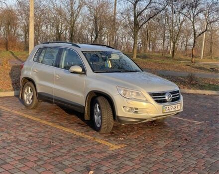 Серый Фольксваген Тигуан, объемом двигателя 2 л и пробегом 183 тыс. км за 10700 $, фото 1 на Automoto.ua