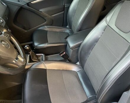 Серый Фольксваген Тигуан, объемом двигателя 1.4 л и пробегом 250 тыс. км за 10000 $, фото 5 на Automoto.ua