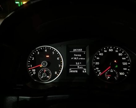 Сірий Фольксваген Тігуан, об'ємом двигуна 2 л та пробігом 241 тис. км за 9300 $, фото 5 на Automoto.ua