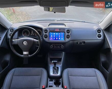 Серый Фольксваген Тигуан, объемом двигателя 2 л и пробегом 180 тыс. км за 11999 $, фото 17 на Automoto.ua