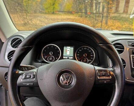 Серый Фольксваген Тигуан, объемом двигателя 2 л и пробегом 242 тыс. км за 9300 $, фото 7 на Automoto.ua