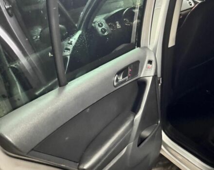 Серый Фольксваген Тигуан, объемом двигателя 2 л и пробегом 217 тыс. км за 12000 $, фото 7 на Automoto.ua