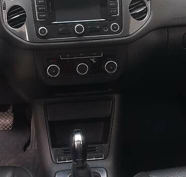 Серый Фольксваген Тигуан, объемом двигателя 2.04 л и пробегом 218 тыс. км за 10600 $, фото 8 на Automoto.ua