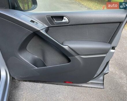 Серый Фольксваген Тигуан, объемом двигателя 2 л и пробегом 180 тыс. км за 11999 $, фото 48 на Automoto.ua