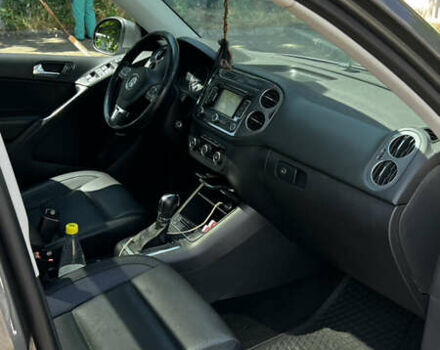 Серый Фольксваген Тигуан, объемом двигателя 1.98 л и пробегом 258 тыс. км за 10500 $, фото 4 на Automoto.ua