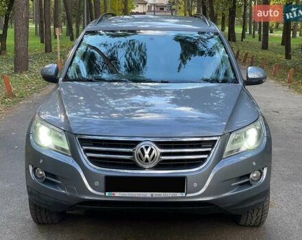 Серый Фольксваген Тигуан, объемом двигателя 2 л и пробегом 180 тыс. км за 11999 $, фото 1 на Automoto.ua