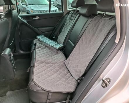 Сірий Фольксваген Тігуан, об'ємом двигуна 2 л та пробігом 189 тис. км за 10990 $, фото 23 на Automoto.ua