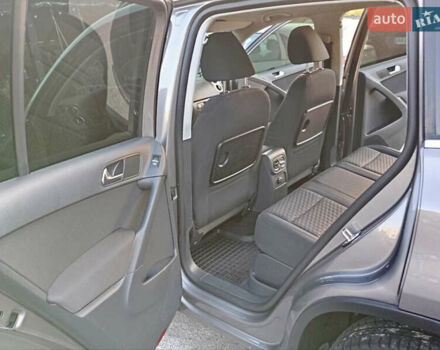 Сірий Фольксваген Тігуан, об'ємом двигуна 2 л та пробігом 298 тис. км за 13000 $, фото 13 на Automoto.ua