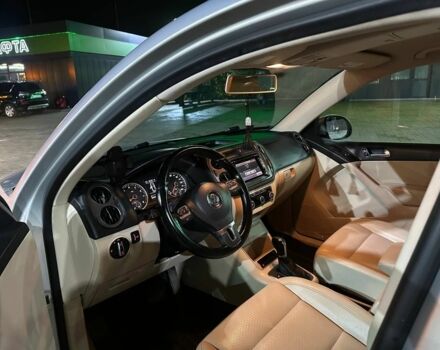 Сірий Фольксваген Тігуан, об'ємом двигуна 2 л та пробігом 241 тис. км за 9300 $, фото 1 на Automoto.ua