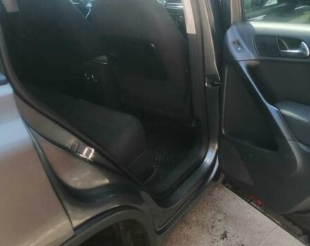 Серый Фольксваген Тигуан, объемом двигателя 1.97 л и пробегом 412 тыс. км за 10000 $, фото 12 на Automoto.ua