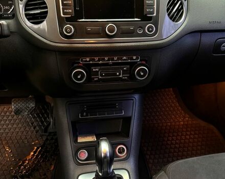 Серый Фольксваген Тигуан, объемом двигателя 2 л и пробегом 242 тыс. км за 9300 $, фото 8 на Automoto.ua