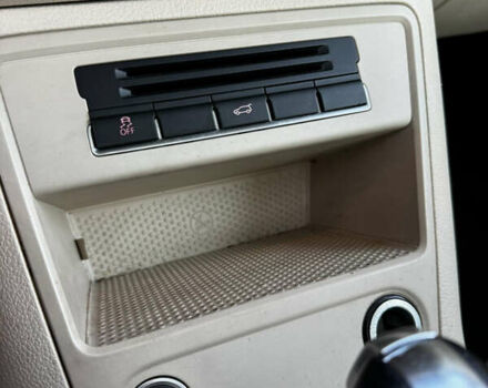 Сірий Фольксваген Тігуан, об'ємом двигуна 1.98 л та пробігом 268 тис. км за 10800 $, фото 22 на Automoto.ua