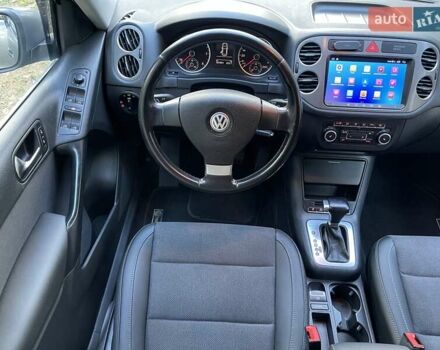 Серый Фольксваген Тигуан, объемом двигателя 2 л и пробегом 180 тыс. км за 11750 $, фото 27 на Automoto.ua