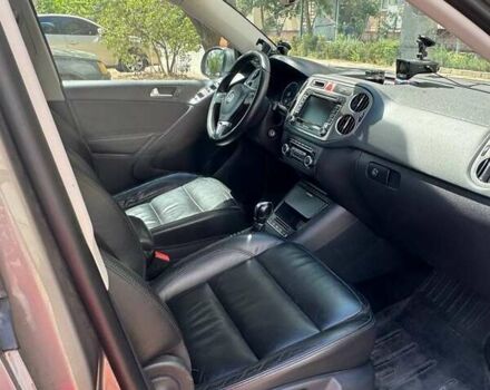 Сірий Фольксваген Тігуан, об'ємом двигуна 1.97 л та пробігом 385 тис. км за 13000 $, фото 5 на Automoto.ua