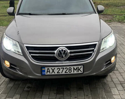 Серый Фольксваген Тигуан, объемом двигателя 1.98 л и пробегом 186 тыс. км за 11999 $, фото 1 на Automoto.ua