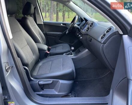 Серый Фольксваген Тигуан, объемом двигателя 2 л и пробегом 180 тыс. км за 11750 $, фото 19 на Automoto.ua