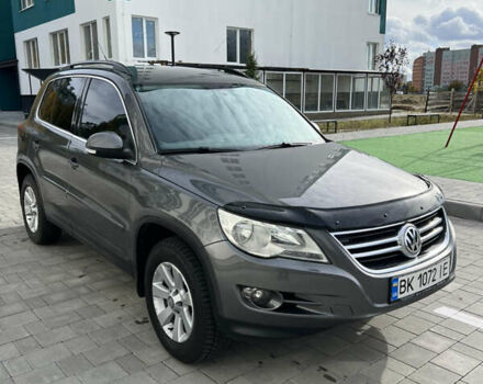 Серый Фольксваген Тигуан, объемом двигателя 2.02 л и пробегом 277 тыс. км за 9300 $, фото 6 на Automoto.ua