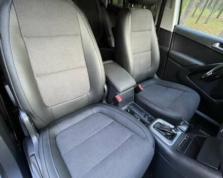 Серый Фольксваген Тигуан, объемом двигателя 2 л и пробегом 180 тыс. км за 11750 $, фото 22 на Automoto.ua