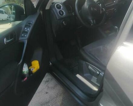 Серый Фольксваген Тигуан, объемом двигателя 2 л и пробегом 405 тыс. км за 11000 $, фото 14 на Automoto.ua