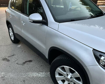 Серый Фольксваген Тигуан, объемом двигателя 1.97 л и пробегом 208 тыс. км за 16500 $, фото 2 на Automoto.ua