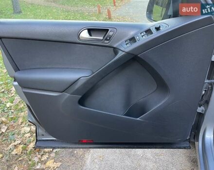 Серый Фольксваген Тигуан, объемом двигателя 2 л и пробегом 180 тыс. км за 11750 $, фото 37 на Automoto.ua