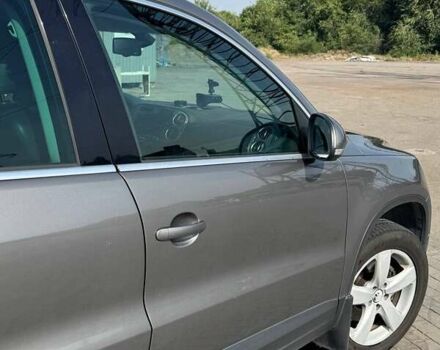 Сірий Фольксваген Тігуан, об'ємом двигуна 1.97 л та пробігом 385 тис. км за 13000 $, фото 3 на Automoto.ua