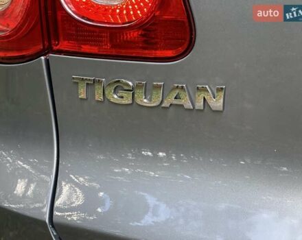 Серый Фольксваген Тигуан, объемом двигателя 2 л и пробегом 180 тыс. км за 11999 $, фото 8 на Automoto.ua