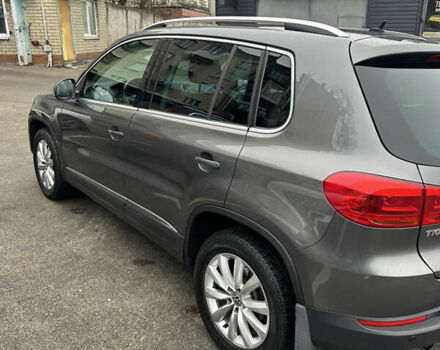 Серый Фольксваген Тигуан, объемом двигателя 1.98 л и пробегом 128 тыс. км за 11000 $, фото 2 на Automoto.ua