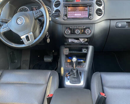 Серый Фольксваген Тигуан, объемом двигателя 2 л и пробегом 289 тыс. км за 10799 $, фото 5 на Automoto.ua