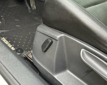 Серый Фольксваген Тигуан, объемом двигателя 2 л и пробегом 272 тыс. км за 8399 $, фото 11 на Automoto.ua