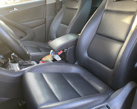 Серый Фольксваген Тигуан, объемом двигателя 2 л и пробегом 289 тыс. км за 10799 $, фото 16 на Automoto.ua