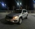 Сірий Фольксваген Тігуан, об'ємом двигуна 2 л та пробігом 241 тис. км за 9300 $, фото 1 на Automoto.ua