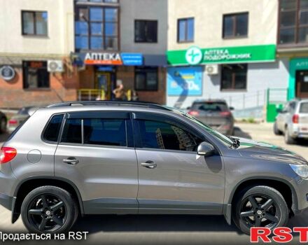 Серый Фольксваген Тигуан, объемом двигателя 2 л и пробегом 223 тыс. км за 12000 $, фото 3 на Automoto.ua