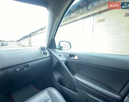 Серый Фольксваген Тигуан, объемом двигателя 1.98 л и пробегом 228 тыс. км за 9000 $, фото 14 на Automoto.ua