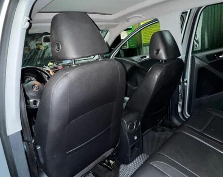 Серый Фольксваген Тигуан, объемом двигателя 2 л и пробегом 217 тыс. км за 12000 $, фото 5 на Automoto.ua