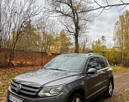 Серый Фольксваген Тигуан, объемом двигателя 2 л и пробегом 242 тыс. км за 9300 $, фото 1 на Automoto.ua