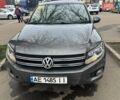 Серый Фольксваген Тигуан, объемом двигателя 2 л и пробегом 282 тыс. км за 10000 $, фото 1 на Automoto.ua