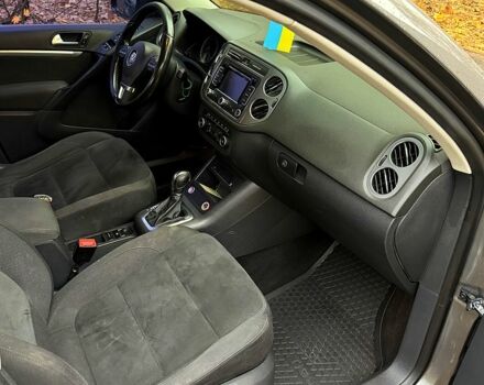 Сірий Фольксваген Тігуан, об'ємом двигуна 2 л та пробігом 242 тис. км за 9300 $, фото 10 на Automoto.ua