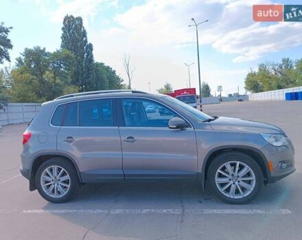Серый Фольксваген Тигуан, объемом двигателя 1.98 л и пробегом 165 тыс. км за 11700 $, фото 5 на Automoto.ua