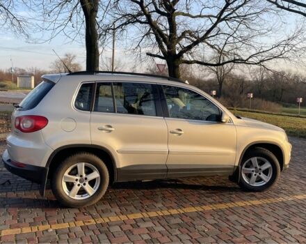 Серый Фольксваген Тигуан, объемом двигателя 2 л и пробегом 183 тыс. км за 10700 $, фото 2 на Automoto.ua