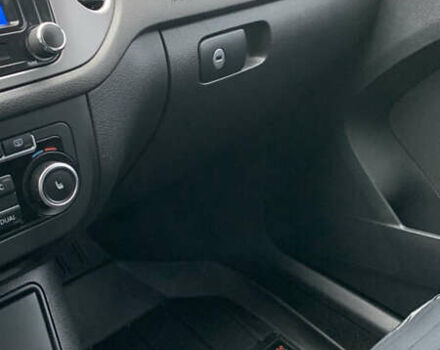 Серый Фольксваген Тигуан, объемом двигателя 1.98 л и пробегом 186 тыс. км за 11999 $, фото 7 на Automoto.ua