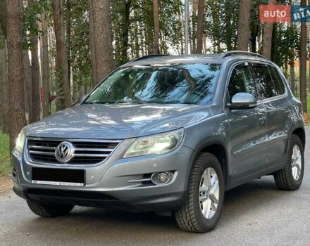 Серый Фольксваген Тигуан, объемом двигателя 2 л и пробегом 180 тыс. км за 11750 $, фото 2 на Automoto.ua