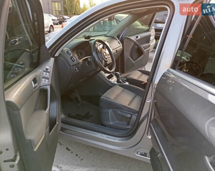 Сірий Фольксваген Тігуан, об'ємом двигуна 2 л та пробігом 298 тис. км за 13000 $, фото 8 на Automoto.ua