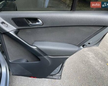 Серый Фольксваген Тигуан, объемом двигателя 2 л и пробегом 180 тыс. км за 11750 $, фото 40 на Automoto.ua