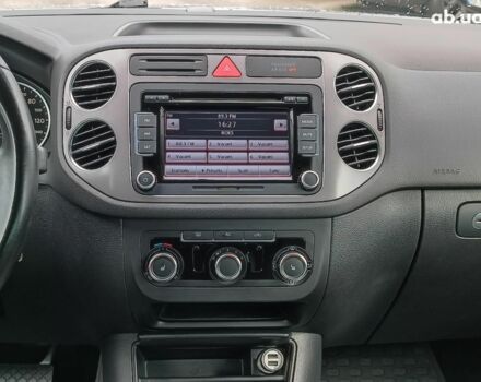 Сірий Фольксваген Тігуан, об'ємом двигуна 2 л та пробігом 189 тис. км за 10990 $, фото 27 на Automoto.ua