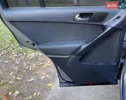 Серый Фольксваген Тигуан, объемом двигателя 2 л и пробегом 180 тыс. км за 11750 $, фото 38 на Automoto.ua