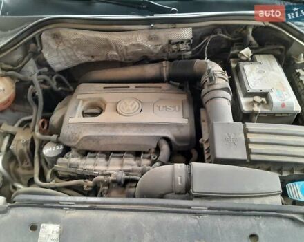 Серый Фольксваген Тигуан, объемом двигателя 2 л и пробегом 217 тыс. км за 12000 $, фото 1 на Automoto.ua